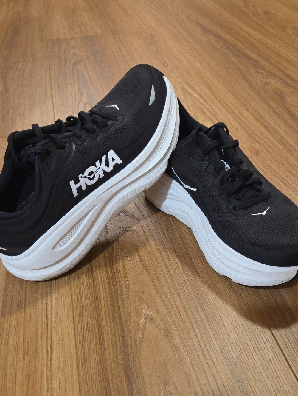 Men's Hoka Bondi Shoes, Black And White, Size 9.5 2E Wide